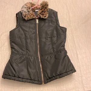Girls XL Circo vest, black with cheetah print collar.